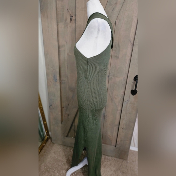 TOPSHOP Knit cross front midi dress in Olive Green. Size Medium - Picture 5 of 13